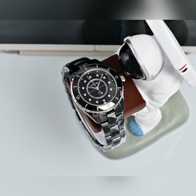 Серия Chanel J12 «Black and White» диа