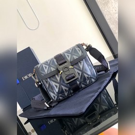 Сумка Dior Hit the Road сочетает в себ