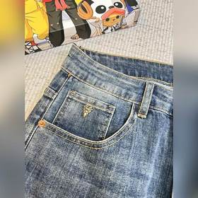 Мужские джинсы FENDI — модель из офици