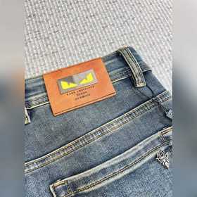 Мужские джинсы FENDI — модель из офици