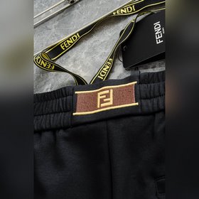 FENDI 26FW： новейшая модель из смесово