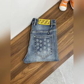Fendi — эксклюзивная новинка： модные д