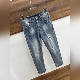 Fendi — эксклюзивная новинка： модные д