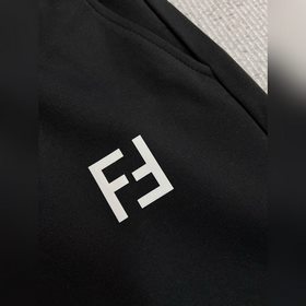 FENDI — товары высшего качества. Новые