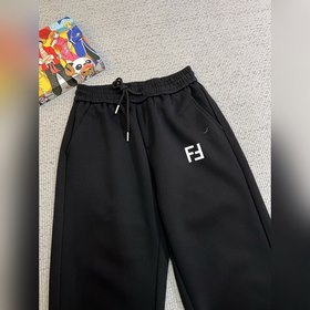 FENDI — товары высшего качества. Новые
