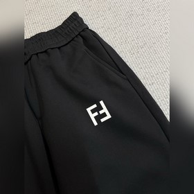 FENDI — товары высшего качества. Новые