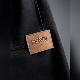 FENDI — товары высшего качества. Новые