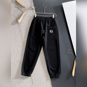 FENDI — товары высшего качества. Новые