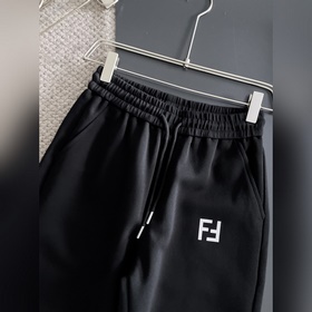 FENDI — товары высшего качества. Новые