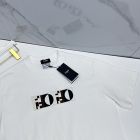Fendi： новая модель слегка расширенным
