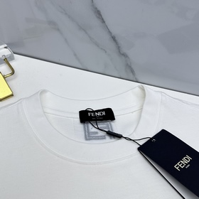 Fendi： новая модель слегка расширенным