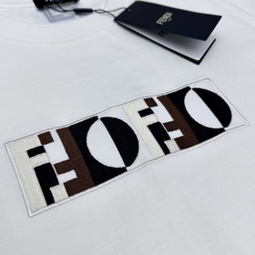 Fendi： новая модель слегка расширенным