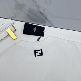 Fendi： новая модель слегка расширенным