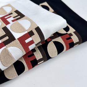 Fendi： новая модель слегка расширенным