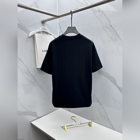 Fendi： новая модель слегка расширенным