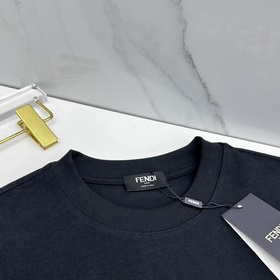 Fendi： новая модель слегка расширенным