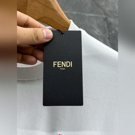 FENDI： новая весенне-летняя коллекция 