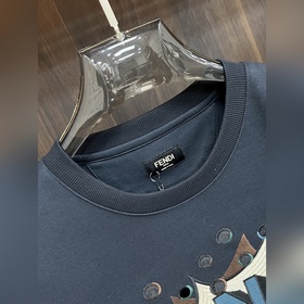 Новая модель футболки Fendi FD с кругл