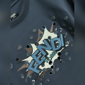 Новая модель футболки Fendi FD с кругл