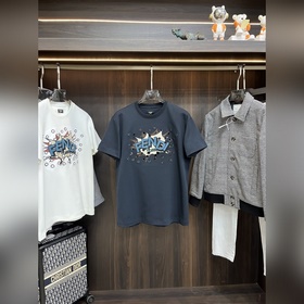 Новая модель футболки Fendi FD с кругл