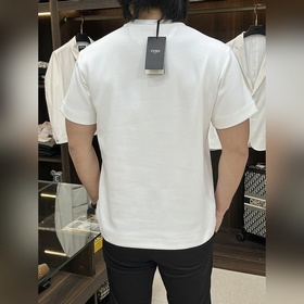 Новая модель футболки Fendi FD с кругл