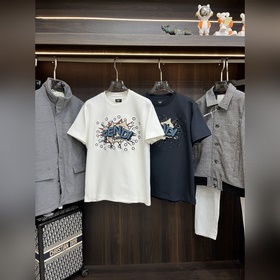 Новая модель футболки Fendi FD с кругл
