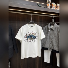 Новая модель футболки Fendi FD с кругл