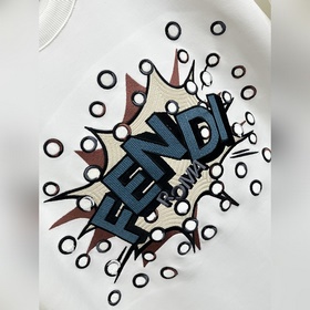 Новая модель футболки Fendi FD с кругл
