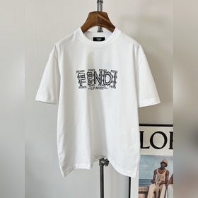 Новая модель Fendi весна-лето 2026： св