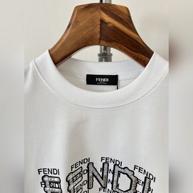 Новая модель Fendi весна-лето 2026： св