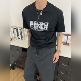 Новая модель Fendi весна-лето 2026： св