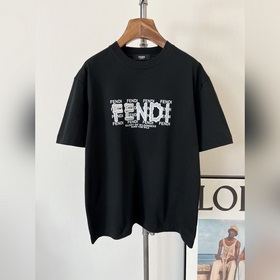 Новая модель Fendi весна-лето 2026： св