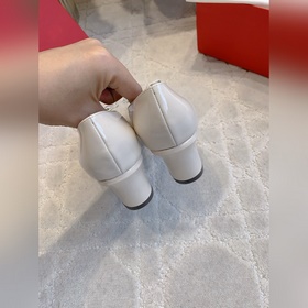 Новая модель туфель на каблуке с банти