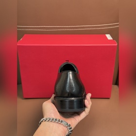 Ferragamo — высокая версия, кожаная по