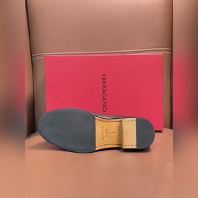 Ferragamo — высокая версия, кожаная по