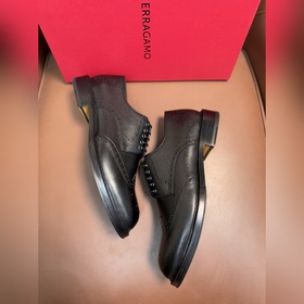 Ferragamo — высокая версия, кожаная по