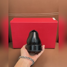 Ferragamo — высокая версия, кожаная по