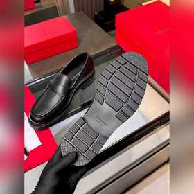 Ferragamo — популярные мужские кожаные