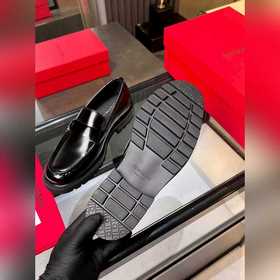 Ferragamo — популярные мужские кожаные