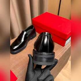 Ferragamo~  Размеры： 39–44 (38, 45, 4