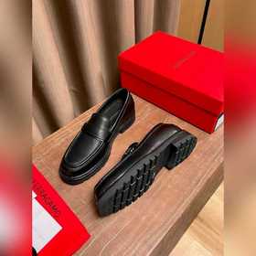 Ferragamo~  Размеры： 39–44 (38, 45, 4