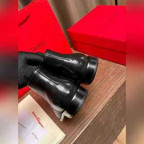 Ferragamo ~ Размеры： 39–44 (38, 45, 46
