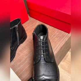 Ferragamo ~ Размеры： 39–44 (38, 45, 46