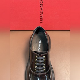 [FERRAGAMO] Новая модель дерби воплощ