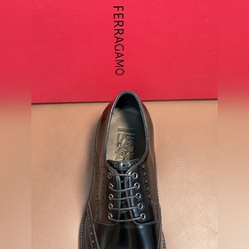 Ferragamo — высокая версия, кожаная по