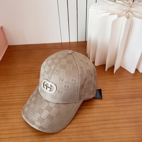 Новая бейсболка из коллекции GUCCI： ла