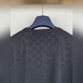 GUCCI： новая модель футболки с коротки