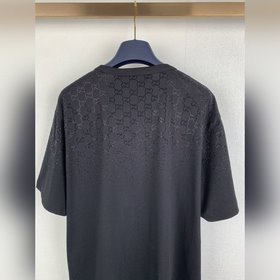 GUCCI： новая модель футболки с коротки