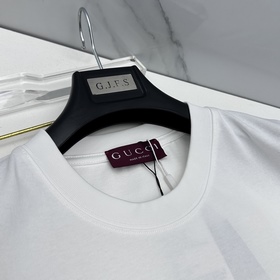 Gucci： новая модель слегка расширенным