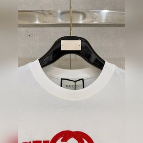 Новая весенне-летняя коллекция Gucci： 